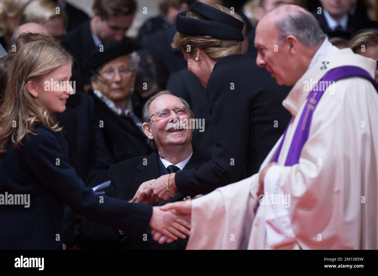 20141212 - BRUSSELS, BELGIUM: Crown Princess Elisabeth, Grand Duke Jean of Luxembourg and Archbishop Andre-Joseph Leonard pictured during the funeral ceremony of Queen Fabiola at the Saint Michael and St Gudula Cathedral (Cathedrale des Saints Michel et Gudule / Sint-Michiels- en Sint-Goedele kathedraal) in Brussels, Friday 12 December 2014. Queen Fabiola de Mora y Aragon, widow of Belgian King Boudewijn - Baudouin, passed away on Friday 5 December at the age of 86. BELGA PHOTO BENOIT DOPPAGNE Stock Photo