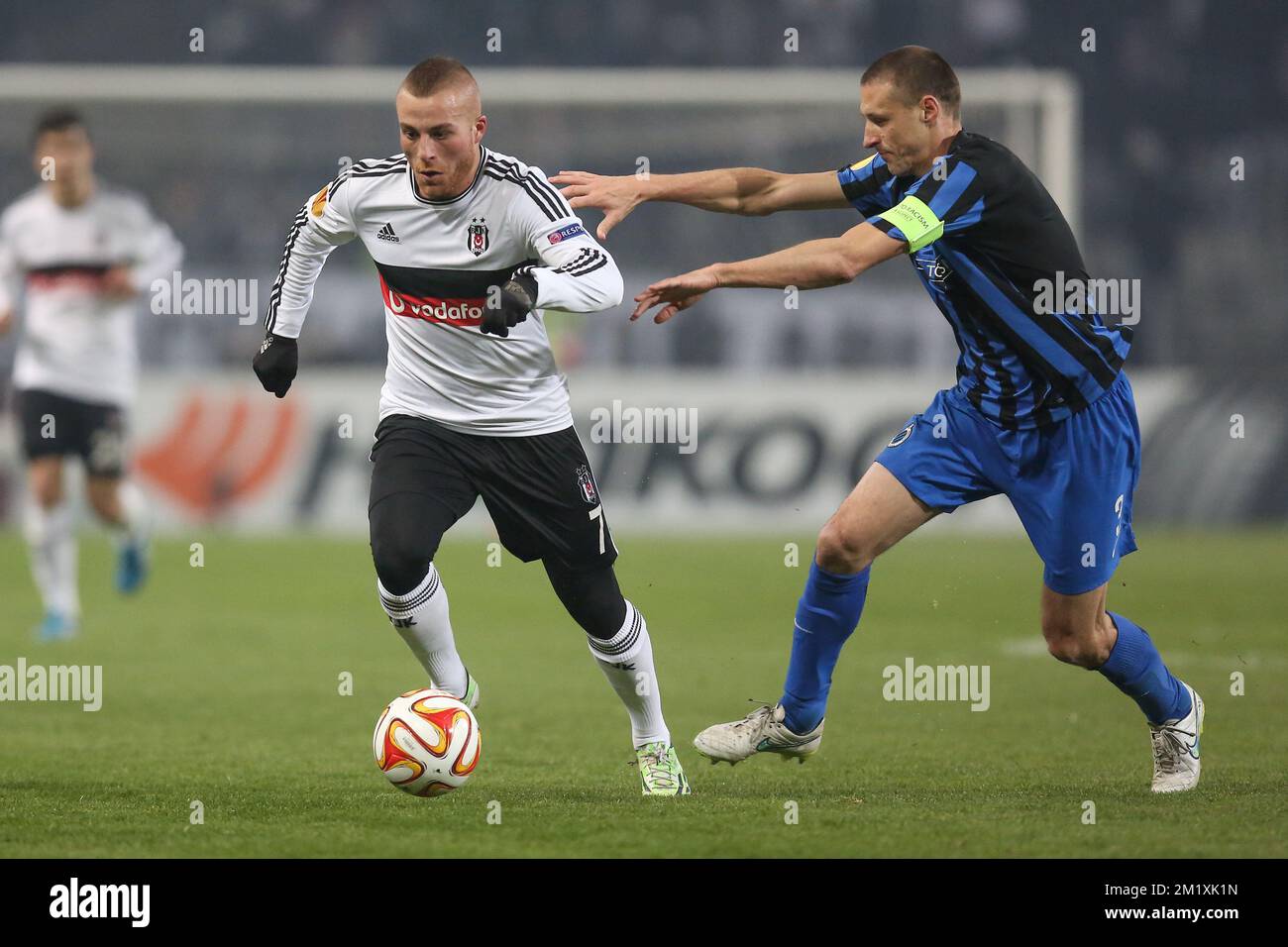 1 2 tore hi-res stock photography and images - Alamy