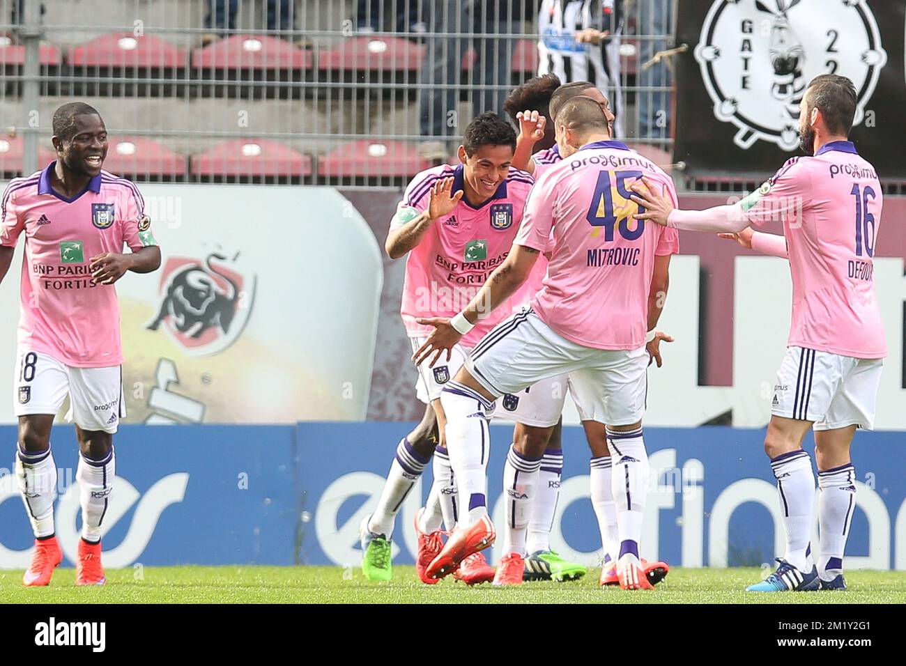 20150503 - CHARLEROI, BELGIUM: Anderlecht's Andy Najar celebrates after scoring the 0-1 goal during the Jupiler Pro League match between Sporting Charleroi and RSC Anderlecht, Sunday 03 May 2015 in Charleroi, on the sixth day of the Play-off 1. BELGA PHOTO BRUNO FAHY Stock Photo