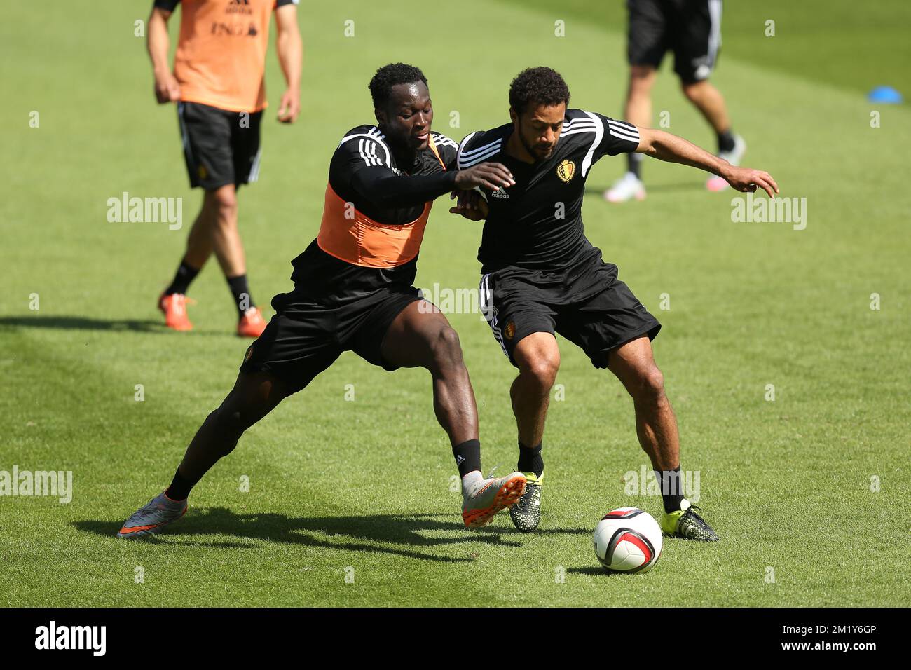 20150609 - BRUSSELS, BELGIUM: Belgium's Romelu Lukaku and Belgium's Moussa Dembele pictured during a training session of the Belgian national soccer team The Red Devils in Brussels, Tuesday 09 June 2015. The Devils are preparing for a Euro 2016 qualification game against Wales. BELGA PHOTO BRUNO FAHY Stock Photo
