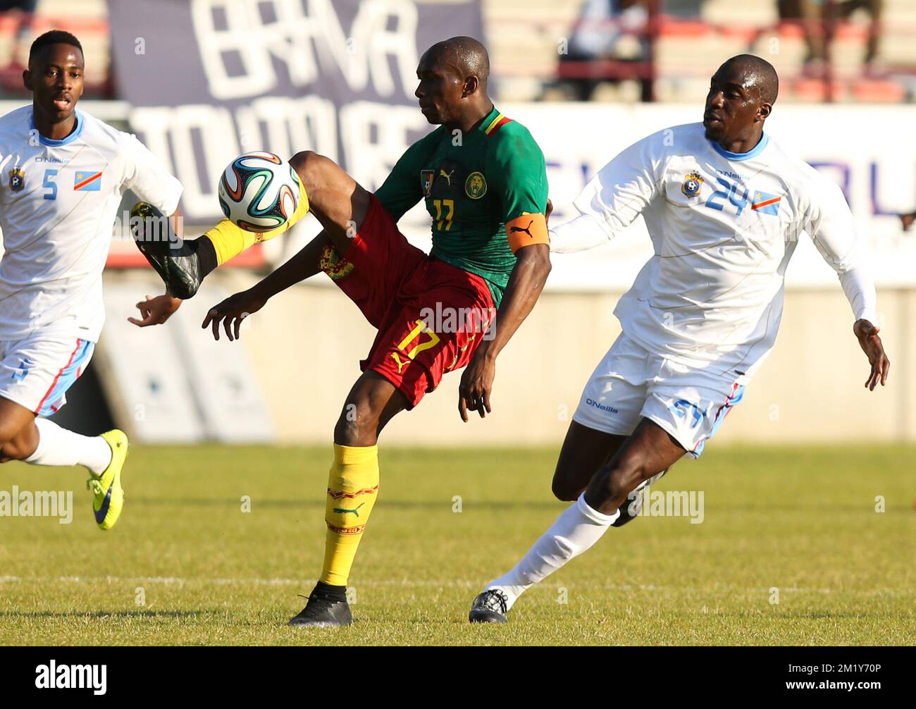 20150609 - MONS, BELGIUM: Cameroon's Stephane Mbia and DR Congo's Wilson Kawavuaka fight for the ball during a friendly soccer match between DR Congo and Cameroon, in Mons, Tuesday 09 June 2015. BELGA PHOTO VIRGINIE LEFOUR Stock Photo