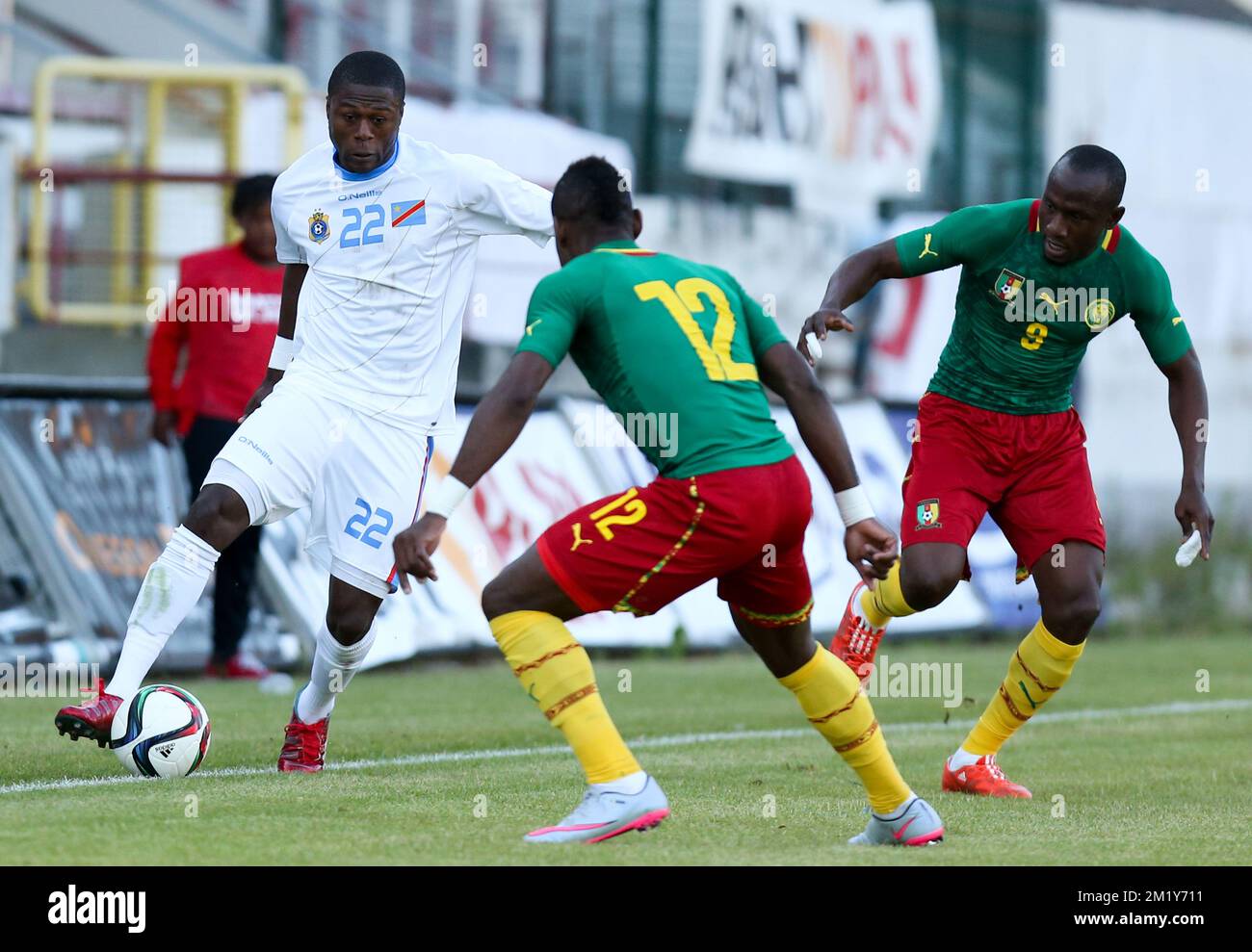 20150609 - MONS, BELGIUM: DR Congo's defender Chancel Mbemba and Cameroon's Henri Bedimo fight for the ball during a friendly soccer match between DR Congo and Cameroon, in Mons, Tuesday 09 June 2015. BELGA PHOTO VIRGINIE LEFOUR Stock Photo