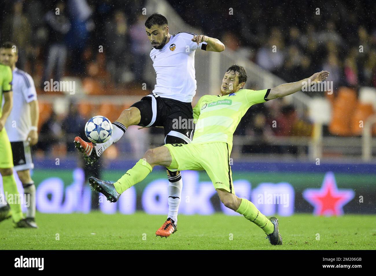 20151020 - VALENCIA, SPAIN: Valencia's Javi Fuego and Gent's Thomas Matton fight for the ball during a soccer game between Spanish club Valencia CF and Belgian team KAA Gent in Valencia, Spain, Tuesday 20 October 2015, game three in group H of the group stage of the UEFA Champions League tournament. BELGA PHOTO YORICK JANSENS Stock Photo