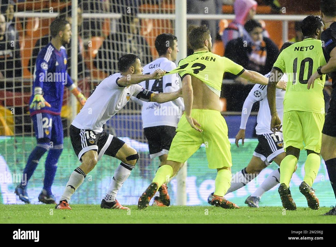 20151020 - VALENCIA, SPAIN: Valencia's Javi Fuego and Gent's Lasse Nielsen fight for the ball during a soccer game between Spanish club Valencia CF and Belgian team KAA Gent in Valencia, Spain, Tuesday 20 October 2015, game three in group H of the group stage of the UEFA Champions League tournament. BELGA PHOTO YORICK JANSENS Stock Photo