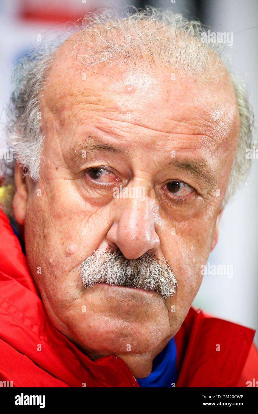 20151116 - BRUSSELS, BELGIUM: Spain's head coach Vicente del Bosque pictured during a press conference of the Spanish national soccer team, Monday 16 November 2015, in Brussels. Tomorrow Spain is playing the Red Devils, the Belgian national soccer team, in preparation of the Euro2016 European Championships. BELGA PHOTO  Stock Photo