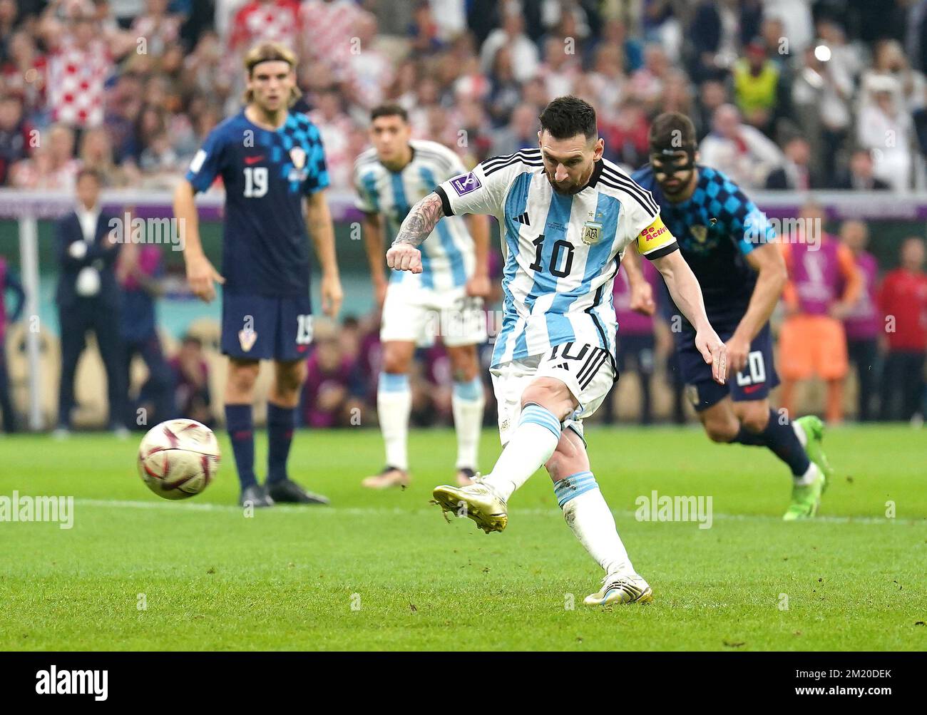 Messi magic on display, Argentina downs France in World Cup penalty shootout  - La Prensa Latina Media