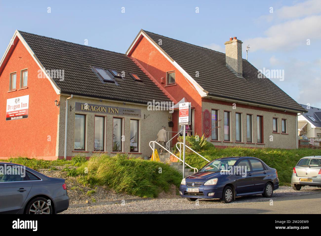 25 August 2018 Diners climbing the steep steps to the entrance at the Dragon Inn Chinese sit in and takeaway in the town of Bundoran in the west coast Stock Photo