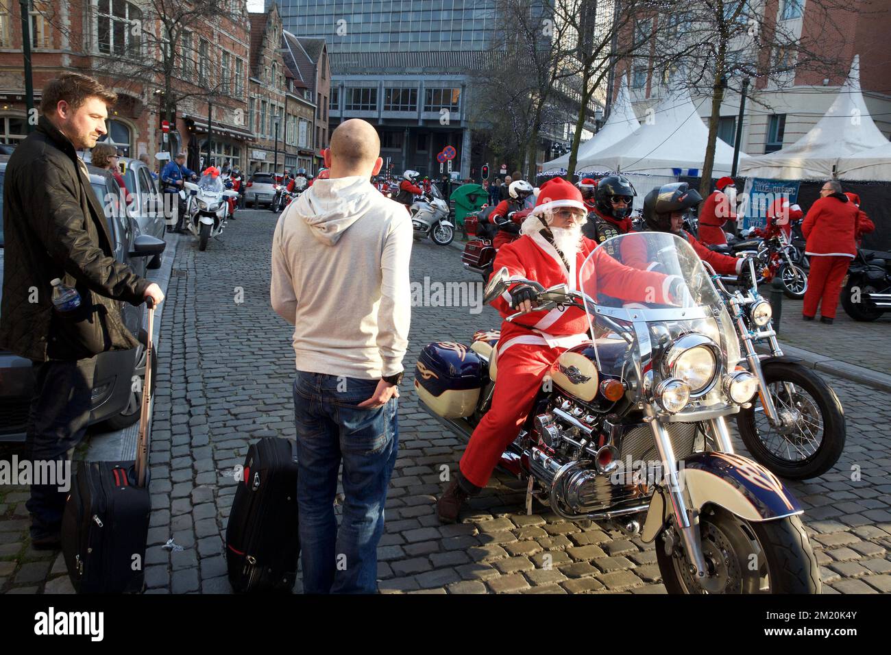 20151220 - BRUSSELS, BELGIUM: Illustration picture shows Harley Davidson  riders dressed as Santa Claus, in Brussels, Sunday 20 December 2015. BELGA  PHOTO NICOLAS MAETERLINCK Stock Photo - Alamy