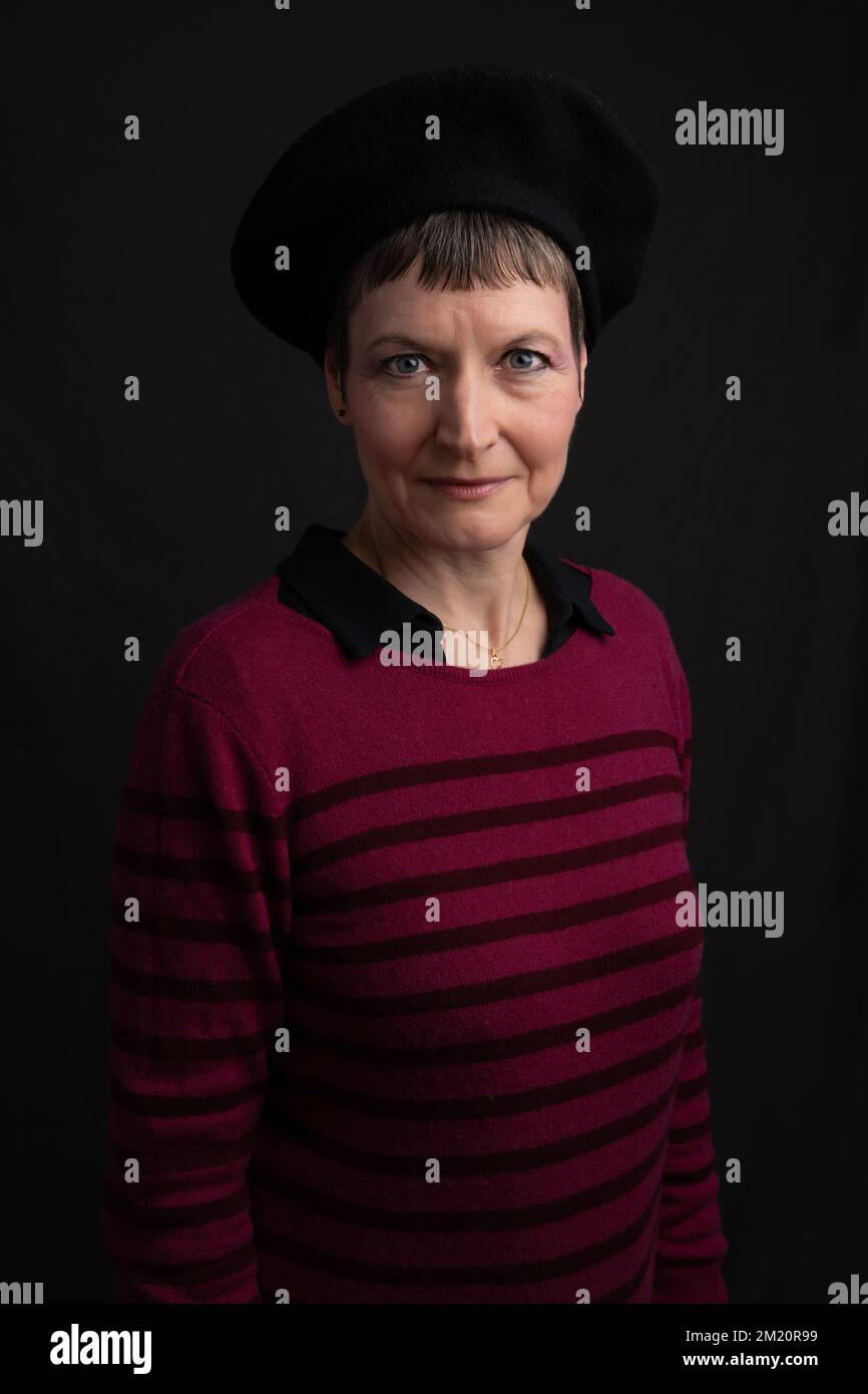 Woman beret paris hi-res stock photography and images - Alamy