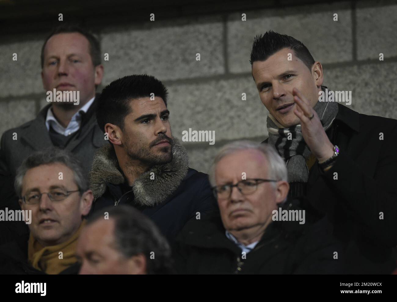 20160124 - LIEGE, BELGIUM: Standard's new goalkeeper Victor Valdes and Standard's Daniel Van Buyten pictured before the Jupiler Pro League match between Standard de Liege and AA Gent, in Liege, Sunday 24 January 2016, on the twenty-third day of the Belgian soccer Championship.  PHOTO JOHN THYS Stock Photo