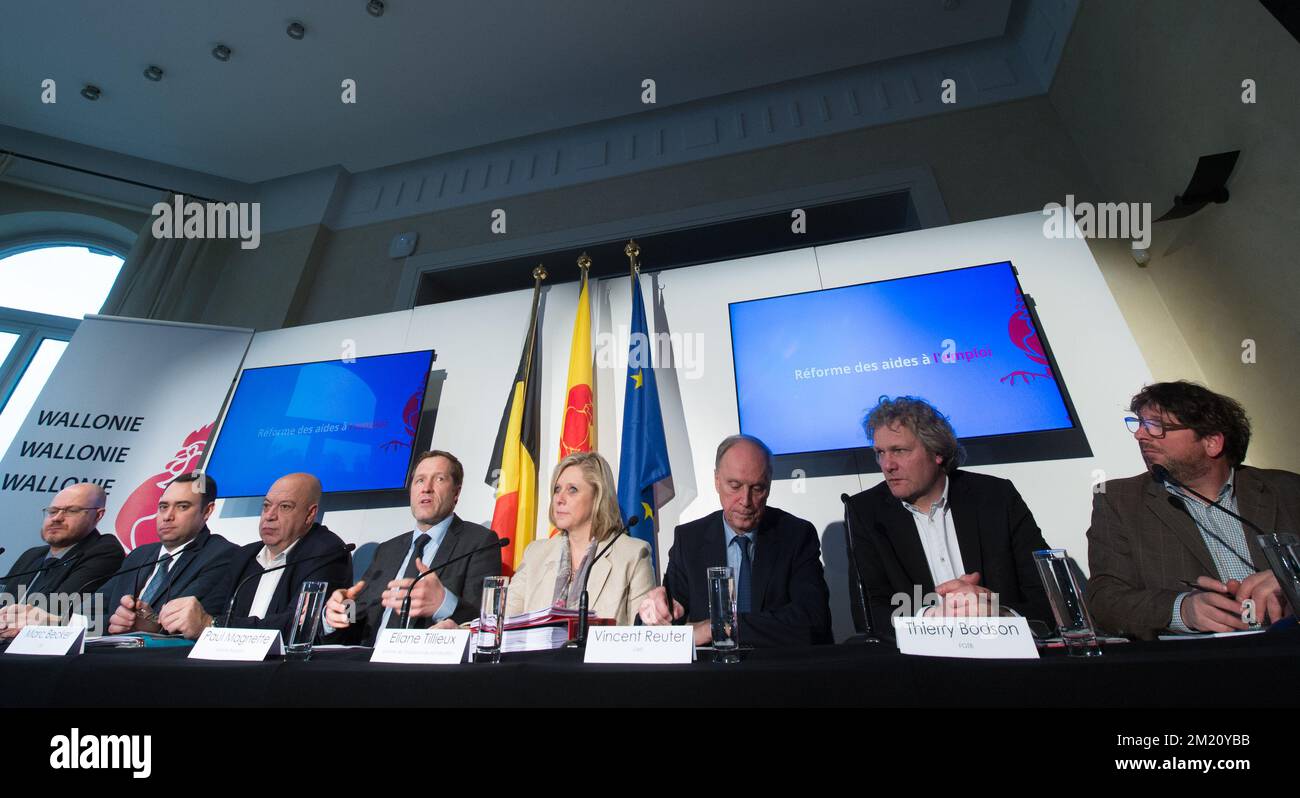 20160129 - NAMUR, BELGIUM: UCM's Arnaud Deplae, Walloon Minister of Public Works, Road Safety, Health, Social Affairs, Family Allowances, Equal Chances, Economic Activities and Heritage Maxime Prevot, CSC national secretary Marc Becker, Walloon Minister President Paul Magnette, Walloon Minister of Employment and Formation Eliane Tillieux, Vincent Reuter, CEO of UWE Union Wallonne des Entreprises and FGTB Walloon general secretary, Thierry Bodson pictured during a meeting of Walloon government and social partners to complete the reform of the aids for employment, at the Elysette in Namur, Frida Stock Photo