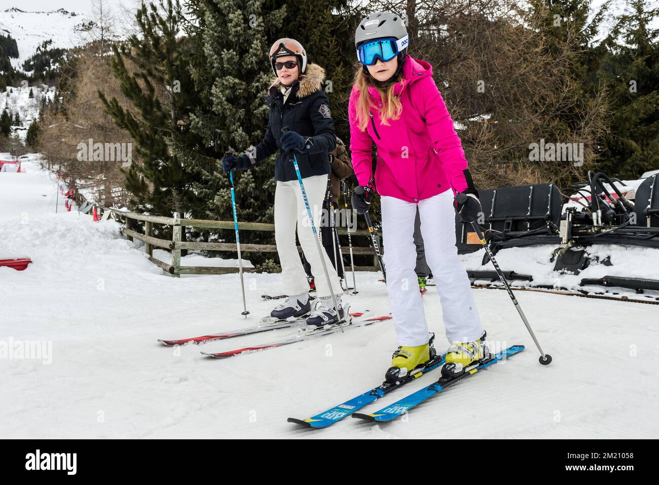 20160208 - VERBIER, SWITZERLAND: Queen Mathilde of Belgium and Crown  Princess Elisabeth (14) pictured during a royal skiing trip in Verbier,  Switzerland, during the Carnaval - Krokus vacation, Monday 08 February 2016  Stock Photo - Alamy