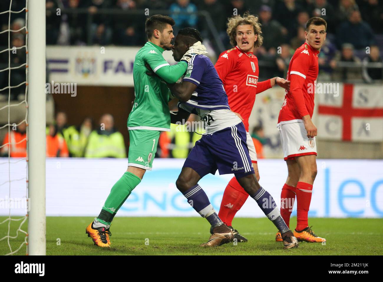 Standard's goalkeeper Victor Valdes Arriba and Anderlecht's Kara Mbodji fight during the Jupiler Pro League match between RSC Anderlecht and Standard de Liege, in Brussels, Sunday 28 February 2016, on day 28 of the Belgian soccer championship. BELGA PHOTO VIRGINIE LEFOUR Stock Photo