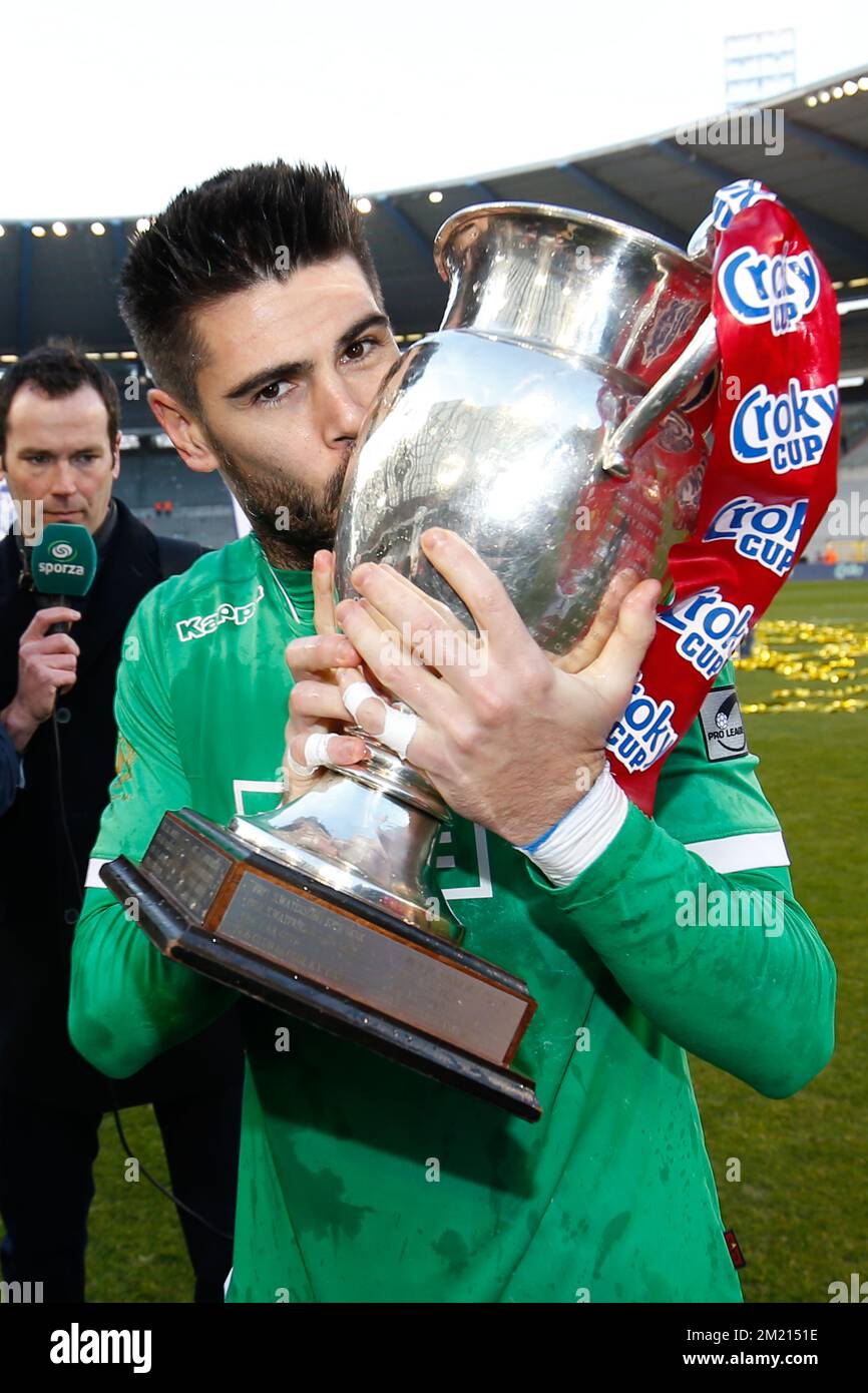 Standard's goalkeeper Victor Valdes Arriba celebrates with the cup after the Croky Cup final between Belgian soccer teams Club Brugge and Standard de Liege, on Sunday 20 March 2016, in Brussels.  Stock Photo