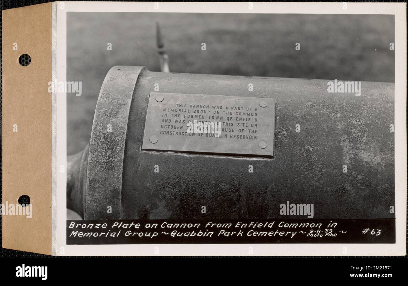 Bronze plate on cannon from Enfield Common in memorial group, Quabbin Park Cemetery, Ware, Mass., Sept. 08, 1939 , waterworks, reservoirs water distribution structures, real estate, cemeteries Stock Photo