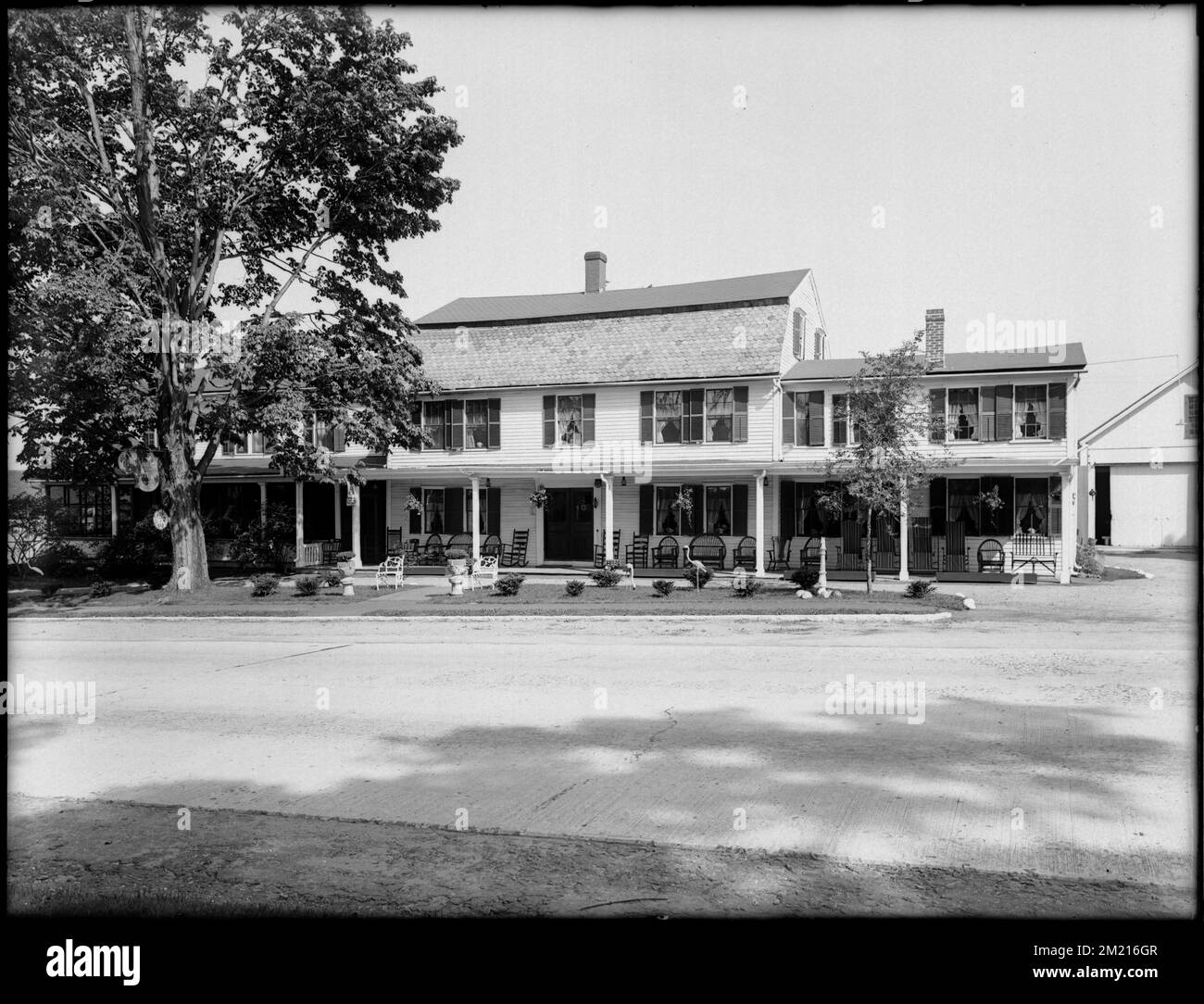 Brookfield Inn with 1/2 garage, Brookfield, Mass. , Taverns Inns