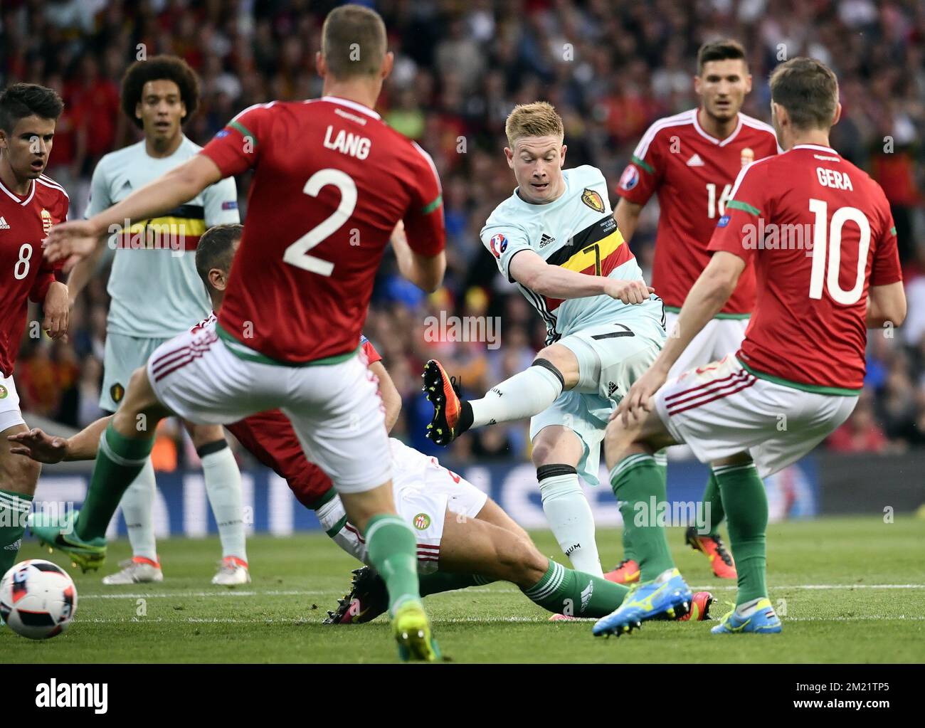 Belgium's Kevin De Bruyne kicks the ball during a soccer game between Belgian national soccer team Red Devils and Hungary, in the round of 16 of the UEFA Euro 2016 European Championships, on Sunday 26 June 2016, in Toulouse, France. The Euro2016 tournament is taking place from 10 June to 10 July. BELGA PHOTO DIRK WAEM Stock Photo