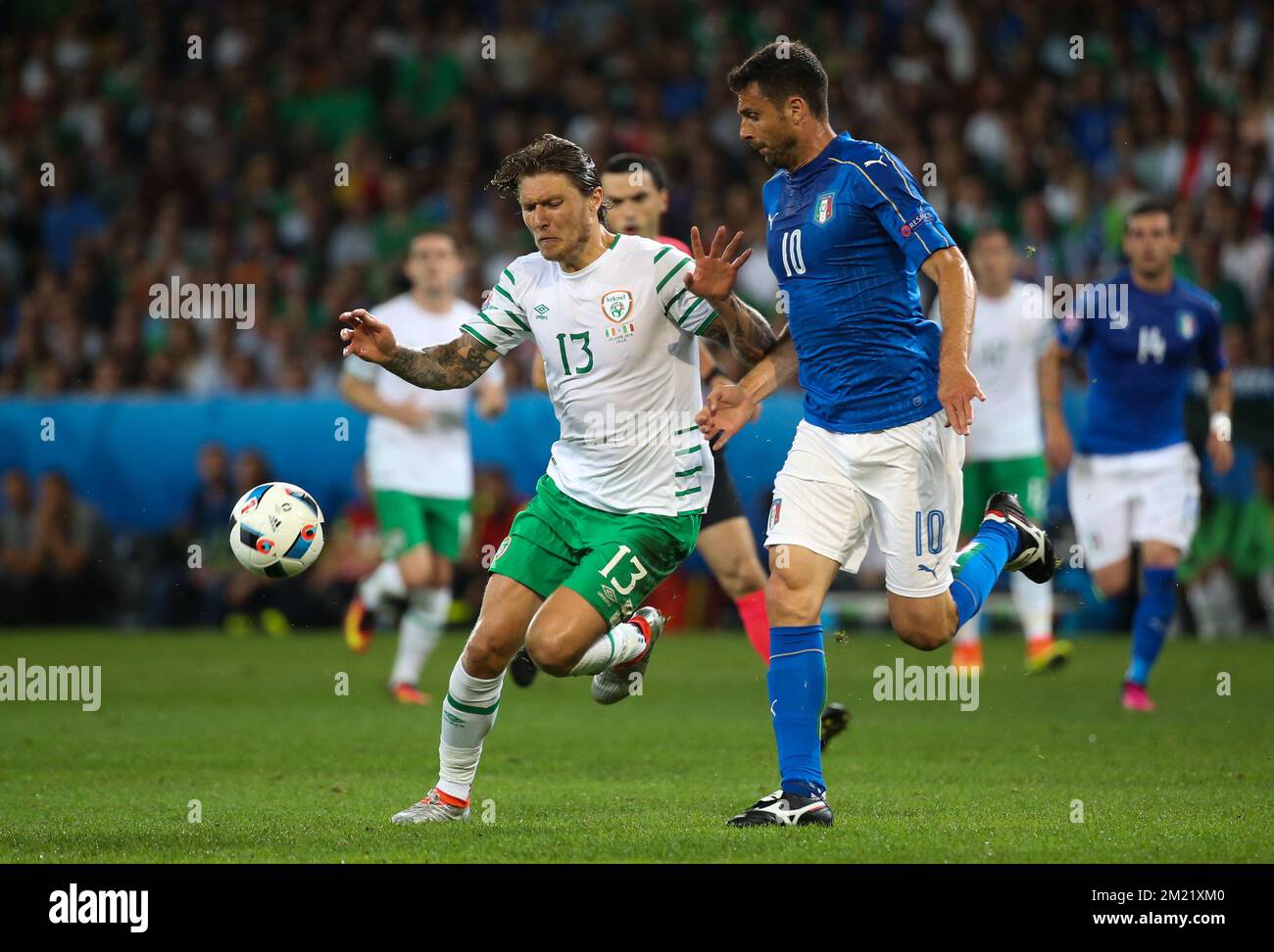 Ireland's Jeff Hendrick and Italy's Thiago Motta fight for the ball during a soccer game between Ireland and Italy, in group E of the group stage of the UEFA Euro 2016 European Championships, Wednesday 22 June 2016 in Villeneuve-d'Ascq, France.  Stock Photo
