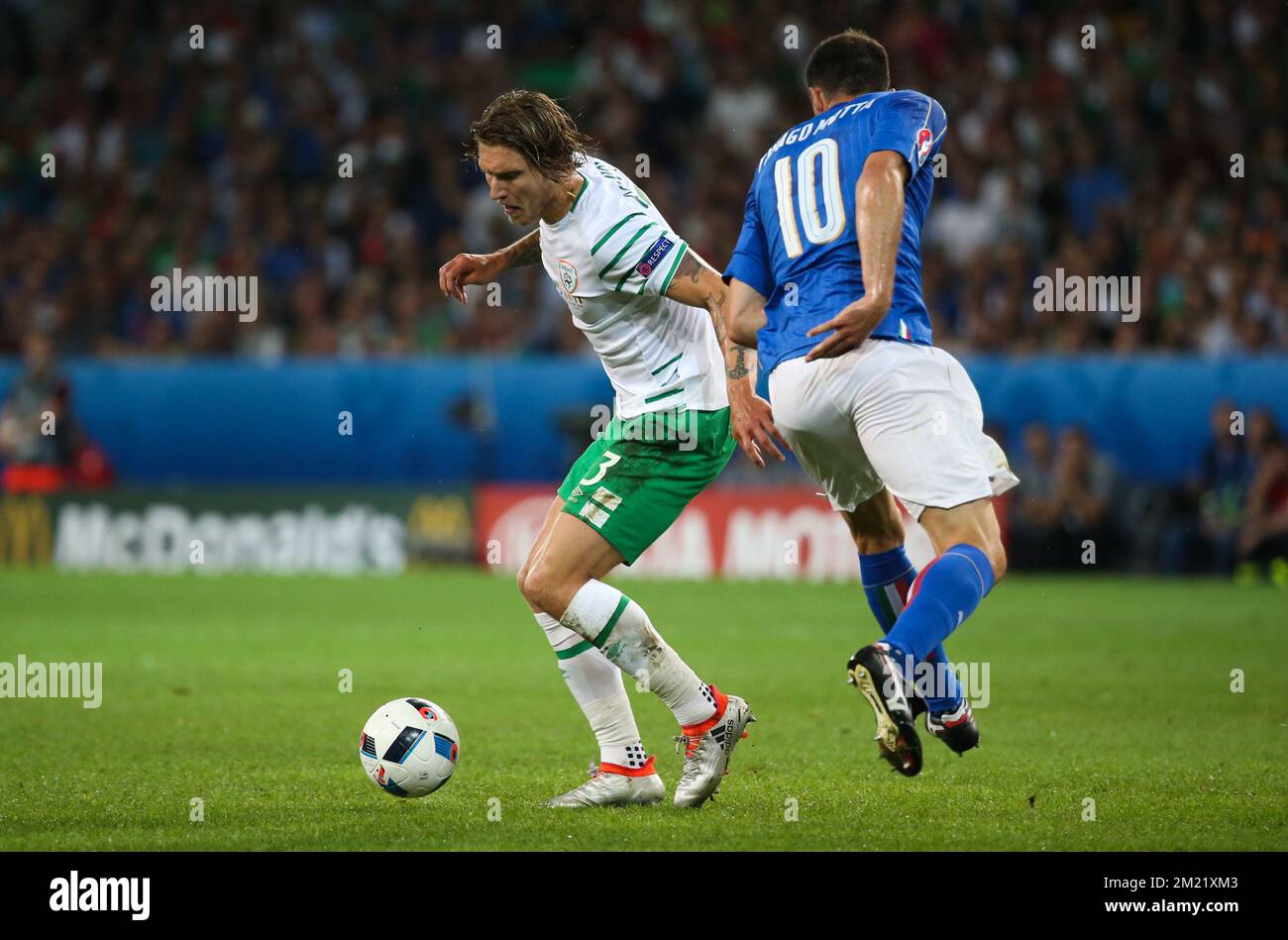 Ireland's Jeff Hendrick and Italy's Thiago Motta fight for the ball during a soccer game between Ireland and Italy, in group E of the group stage of the UEFA Euro 2016 European Championships, Wednesday 22 June 2016 in Villeneuve-d'Ascq, France.  Stock Photo