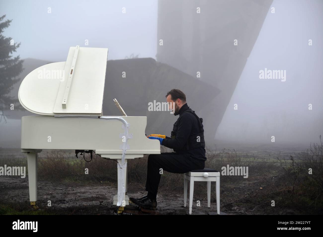 KHARKIV REGION, UKRAINE - DECEMBER 13, 2022 - A prominent pianist, vice president and artistic director of the Canadian foundation 'Looking at the Stars' in the European Union Darius Mazintas performs in the city of Izium, Kharkiv Region. He played compositions from the cycle 'Naive Music' by a Ukrainian composer Valentyn Sylvestrov, Kharkiv Region, northeastern Ukraine. Stock Photo