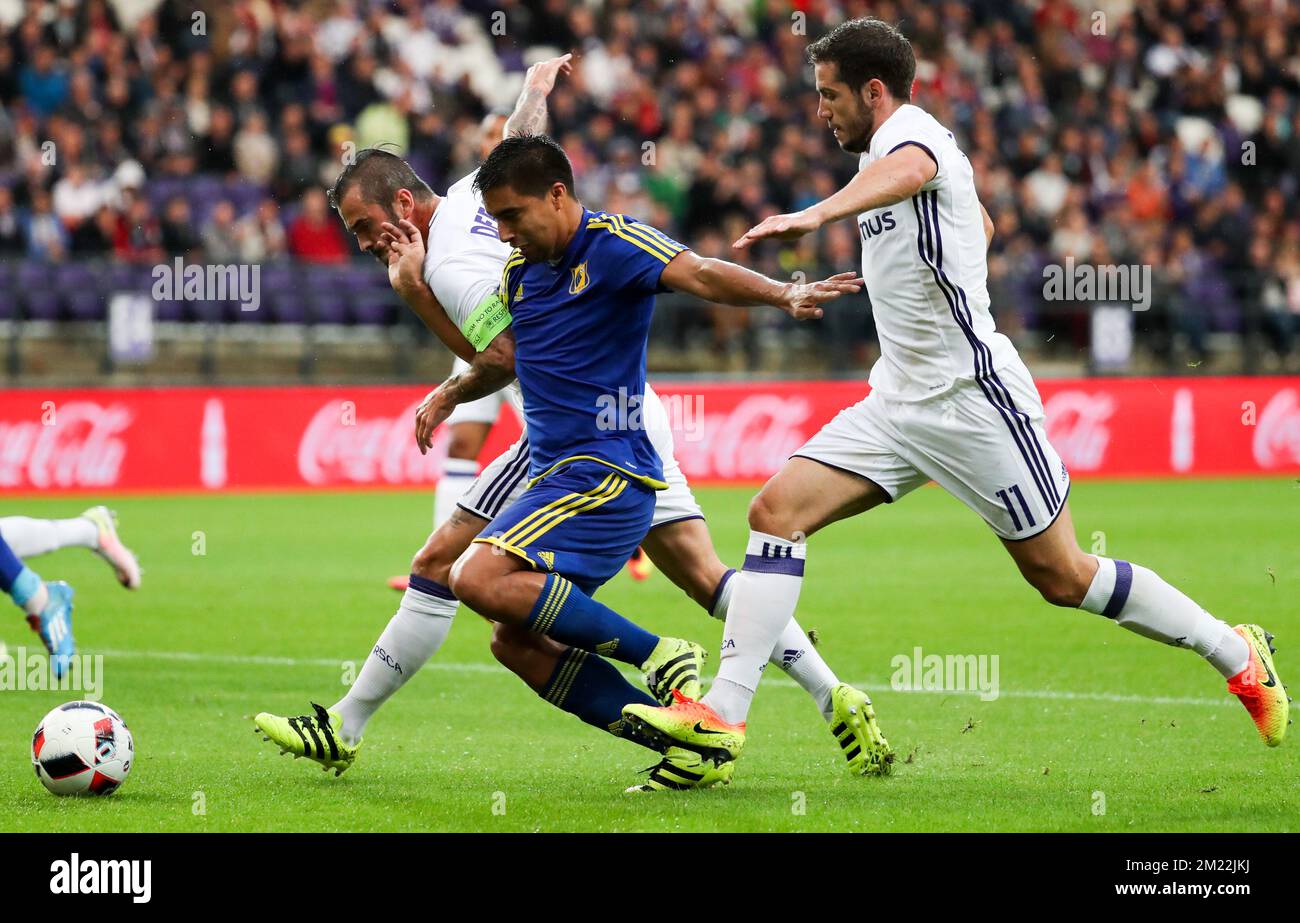 Anderlecht's Steven Defour and Rostov's Christian Noboa fight for the ball during the return leg of the third qualification round for the Champions League competition between Belgian first league soccer team RSC Anderlecht and Russian team FC Rostov in Brussels, Wednesday 03 August 2016. The first leg ended in a 2-2 draw.  Stock Photo