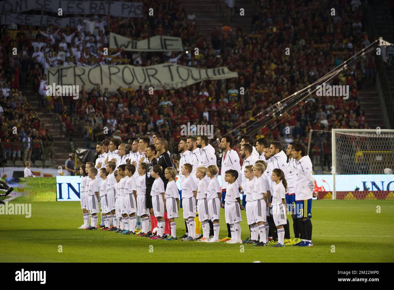 Illustration picture shows the teams lined up at the start of a