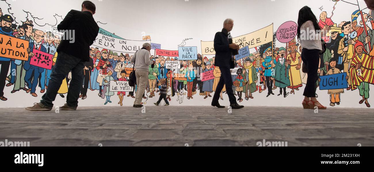 People look at giant fresco in marge of a royal visit to the exposition on Belgian cartoonist Herge (Georges Remi) at the Grand Palais museum in Paris, France, Wednesday 05 October 2016. BELGA PHOTO BENOIT DOPPAGNE Stock Photo