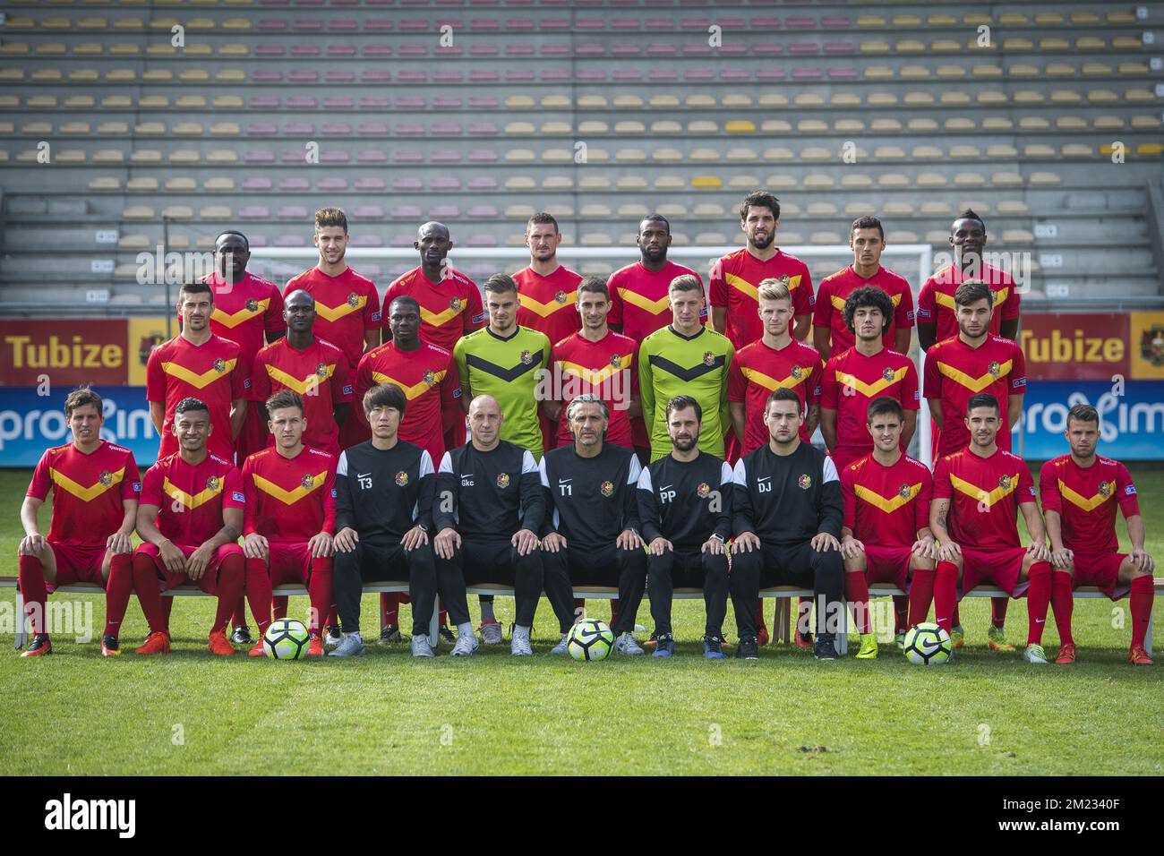 Third row (L to R) 12 Simon Zenke, Shean Garlito, Mamadou Diallo