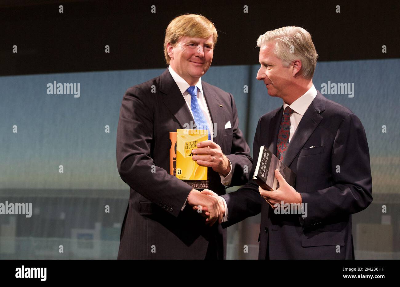 Dutch King Willem-Alexander and King Philippe - Filip of Belgium pictured at the opening day of 'Frankfurter Buchmesse' Dutch and Flemish pavillon by both countries royals, Tuesday 18 October 2016, in Frankfurt, Germany. Flanders and the Netherlands together will are the Guest of Honour at the Frankfurt Book Fair with the slogan 'Dit is wat we delen' - 'This is what we share' from 19 to 23 October. BELGA PHOTO NICOLAS MAETERLINCK Stock Photo