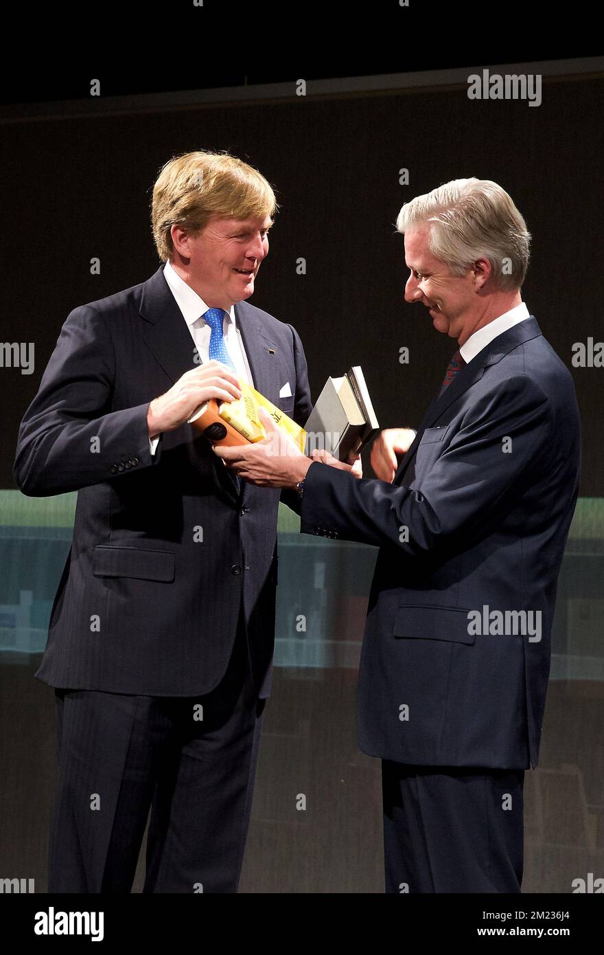 Dutch King Willem-Alexander and King Philippe - Filip of Belgium pictured at the opening day of 'Frankfurter Buchmesse' Dutch and Flemish pavillon by both countries royals, Tuesday 18 October 2016, in Frankfurt, Germany. Flanders and the Netherlands together will are the Guest of Honour at the Frankfurt Book Fair with the slogan 'Dit is wat we delen' - 'This is what we share' from 19 to 23 October. BELGA PHOTO NICOLAS MAETERLINCK Stock Photo