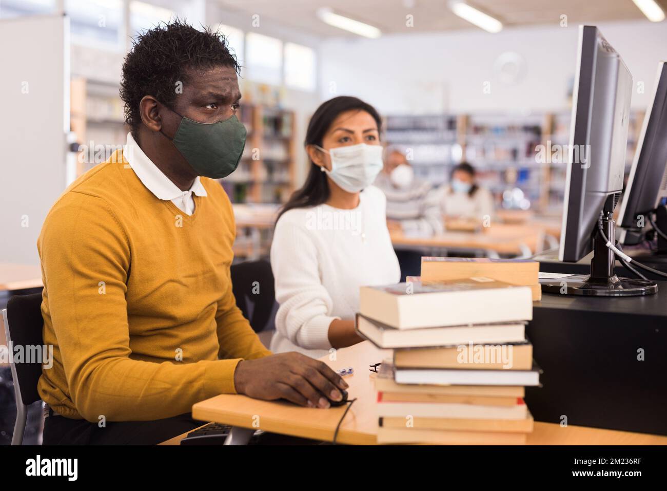 Black man studying in library hi-res stock photography and images - Alamy