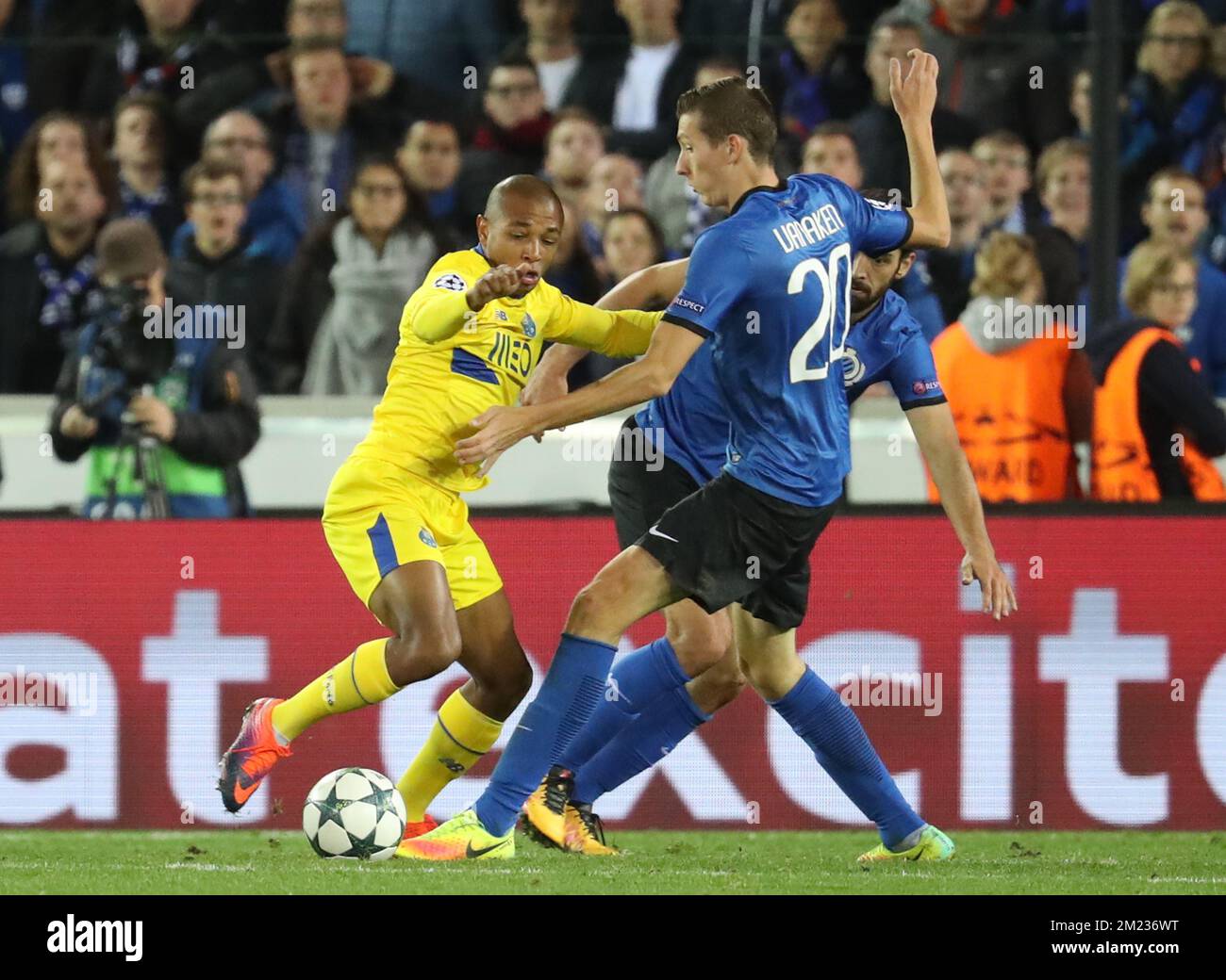 Porto's midfielder Yacine Brahimi and Club's Hans Vanaken fight for the ball during the third game of the group stage of the UEFA Champions League competition between Belgian first division soccer team Club Brugge KV and Portugese club FC Porto in Brugge, Tuesday 18 October 2016. BELGA PHOTO VIRGINIE LEFOUR Stock Photo