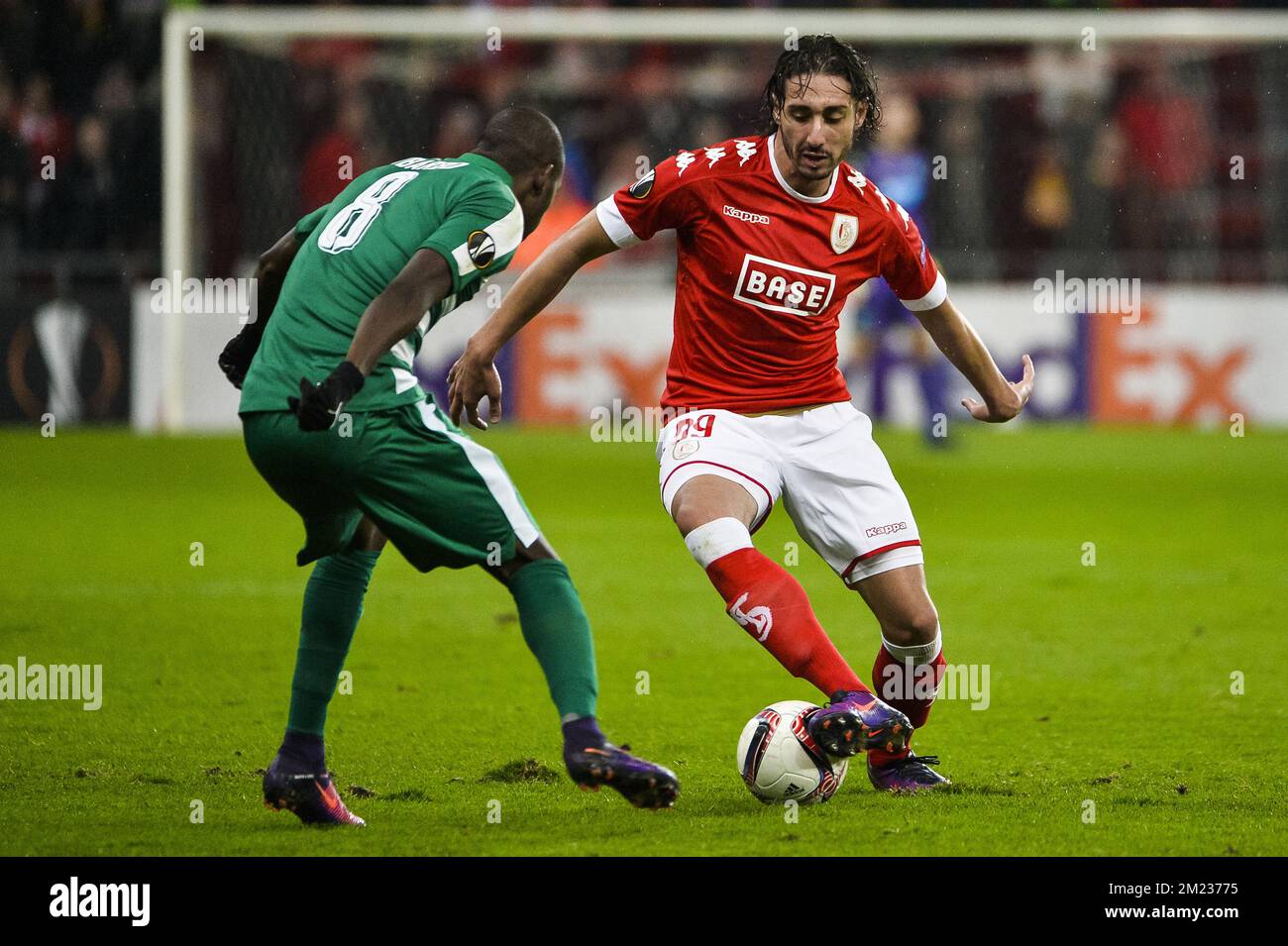 Panathinaikos' forward Victor Ibarbo and Standard's Ishak Belfodil pictured during a third game of the group stage (group G) of the Europa League competition between Belgian soccer team Standard de Liege and Greek soccer team Panathinaikos, Thursday 20 October 2016, in Liege. BELGA PHOTO NICOLAS LAMBERT Stock Photo