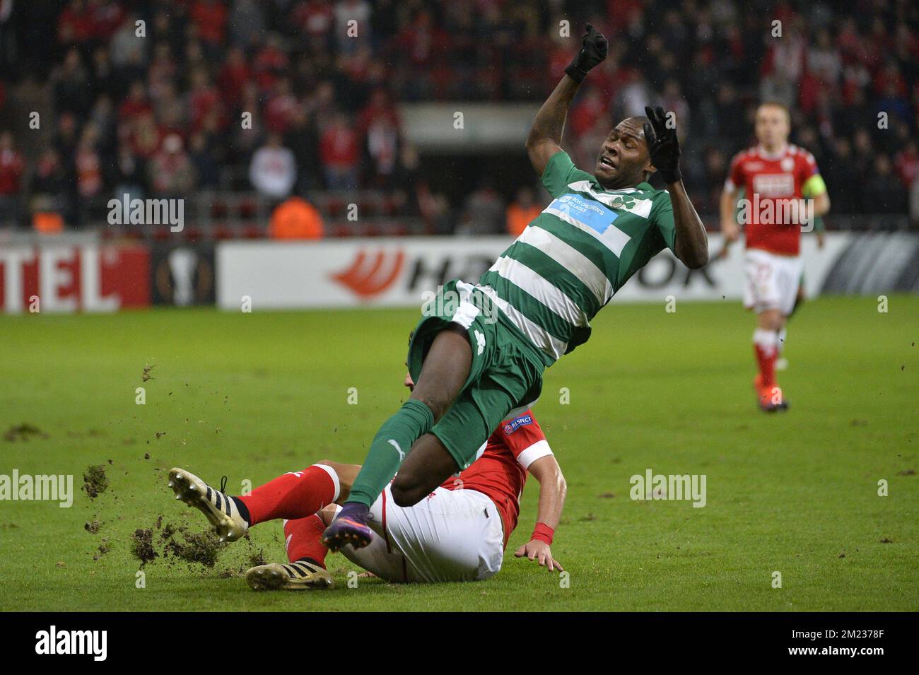 Panathinaikos' forward Victor Ibarbo and Standard's Konstantinos Laifis fight for the ball during a third game of the group stage (group G) of the Europa League competition between Belgian soccer team Standard de Liege and Greek soccer team Panathinaikos, Thursday 20 October 2016, in Liege. BELGA PHOTO NICOLAS LAMBERT Stock Photo
