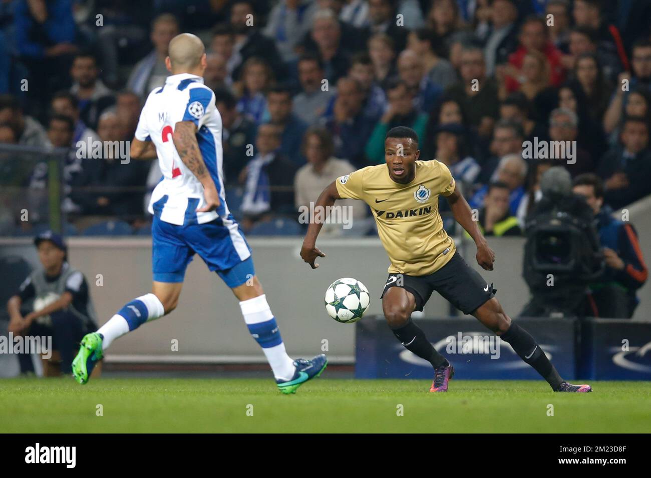 Porto's defender Maxi Pereira and Club's Boli Bolingoli Mbombo fight for the ball during the fourth game of the group stage between Portuguese soccer team Porto and Belgian soccer team Club Brugge in the Champions League competition, on Wednesday 02 November 2016, in Porto, Portugal. BELGA PHOTO BRUNO FAHY Stock Photo