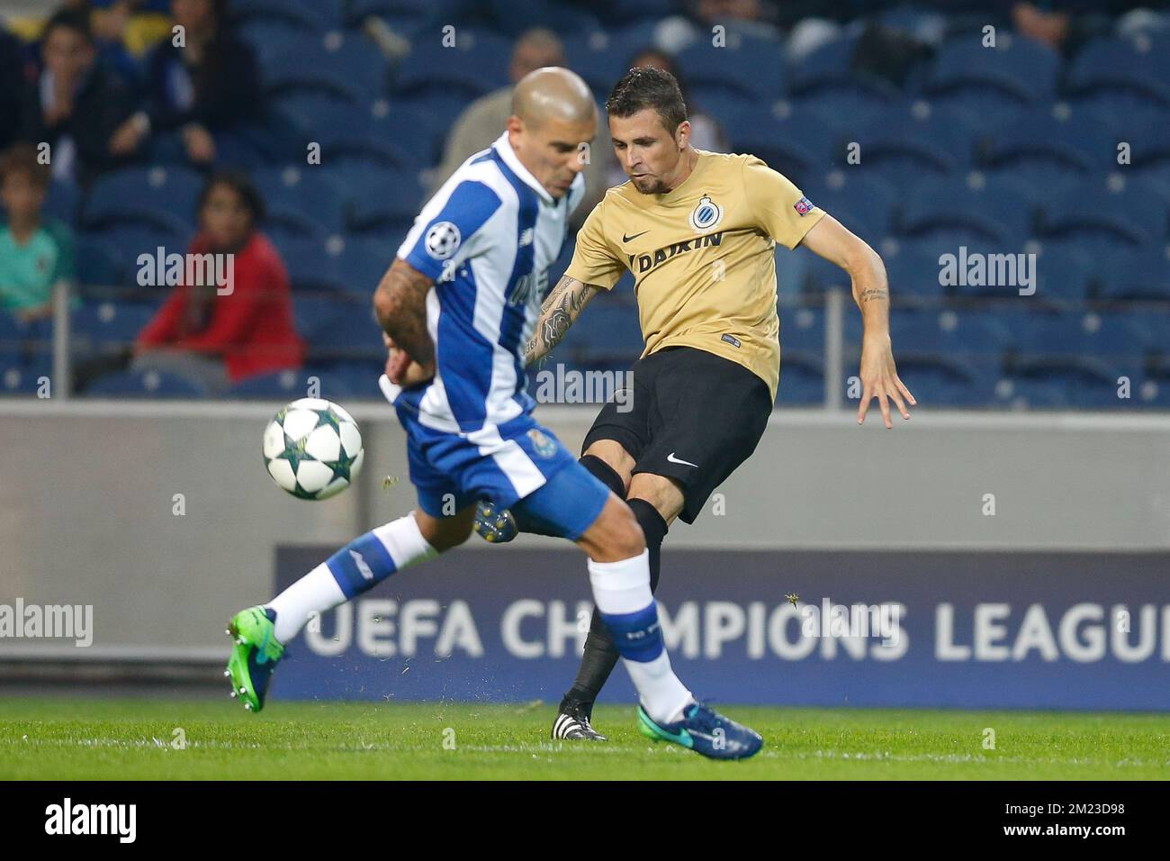Porto's defender Maxi Pereira and Club's Claudemir Domingues De Souza fight for the ball during the fourth game of the group stage between Portuguese soccer team Porto and Belgian soccer team Club Brugge in the Champions League competition, on Wednesday 02 November 2016, in Porto, Portugal. BELGA PHOTO BRUNO FAHY Stock Photo