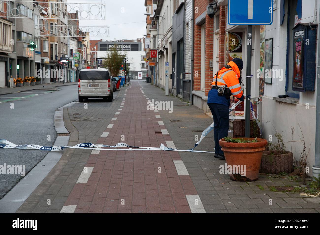 Illustration picture shows the site where an aerial bomb will be dismantled, on Tuesday 10 January 2017, in Kortrijk. The aircraft bomb contains 150 kilo of TNT and was discovered Yesterday during excavation works. Houses and businesses in a perimeter of 100 meters are evacuated. BELGA PHOTO KURT DESPLENTER Stock Photo