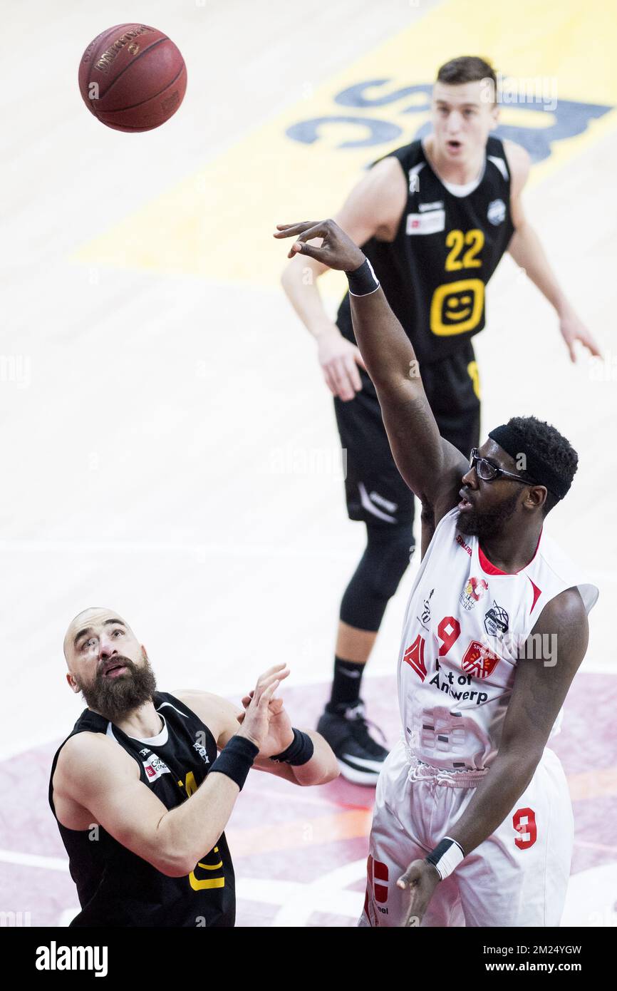 Oostende's Rasko Katic and Antwerp's Gavin Ware fight for the ball during the basketball game between Antwerp Giants and BC Telenet Oostende, the seventeenth match day of the EuroMillions League basket competition, on Wednesday 01 February 2017 in Antwerp. BELGA PHOTO JASPER JACOBS Stock Photo