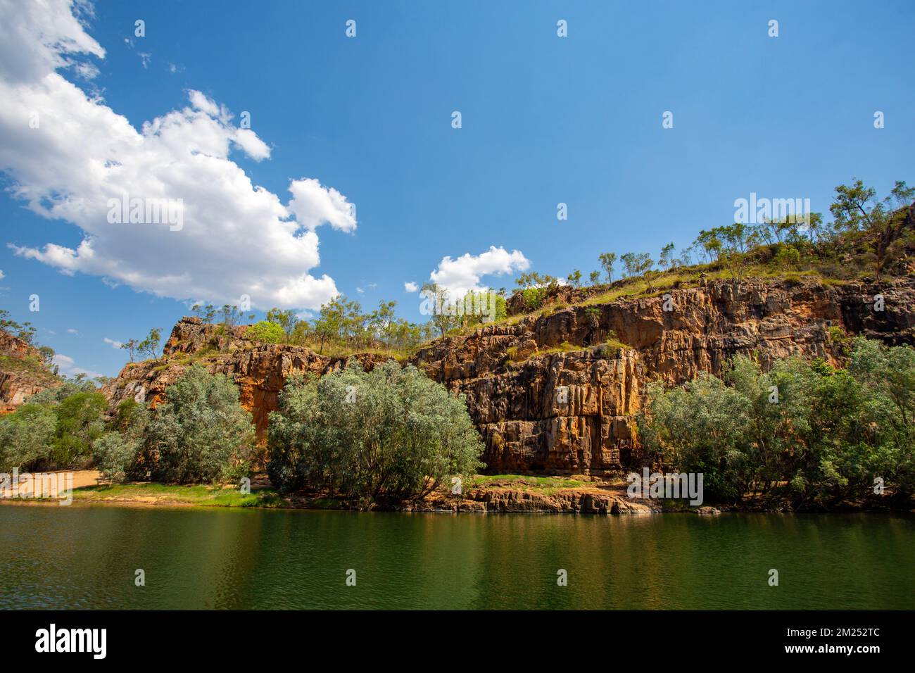View of the Katherine River and its deep gorge carved through ancient sandstone, in Nitmiluk (Katherine Gorge) National Park, Northern Territory, Aust Stock Photo