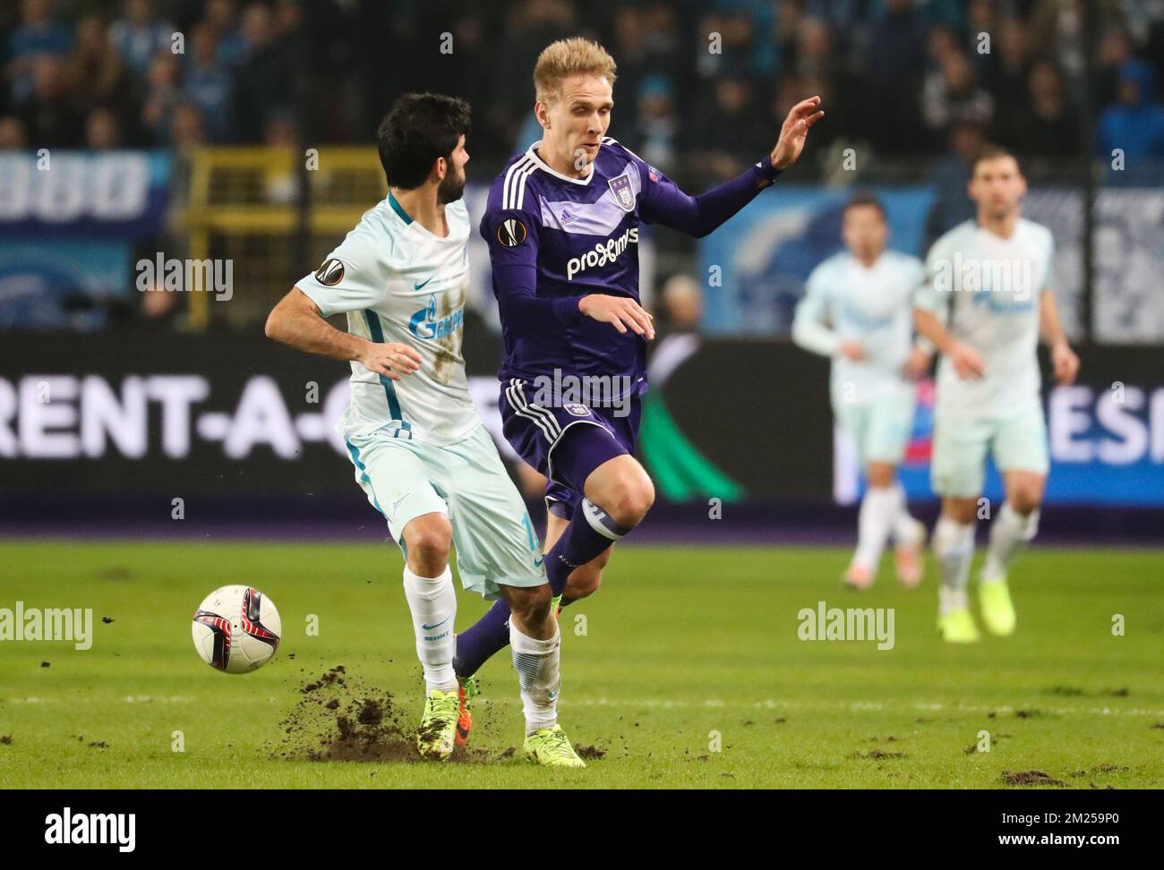 Zenit's defender Luis Neto and Anderlecht's Lukasz Teodorczyk fight for the ball during a game between Belgian soccer team RSC Anderlecht and Russian team FC Zenit, first-leg of the 1/16 finals of the Europa League competition, Thursday 16 February 2017, in Brussels. BELGA PHOTO VIRGINIE LEFOUR Stock Photo