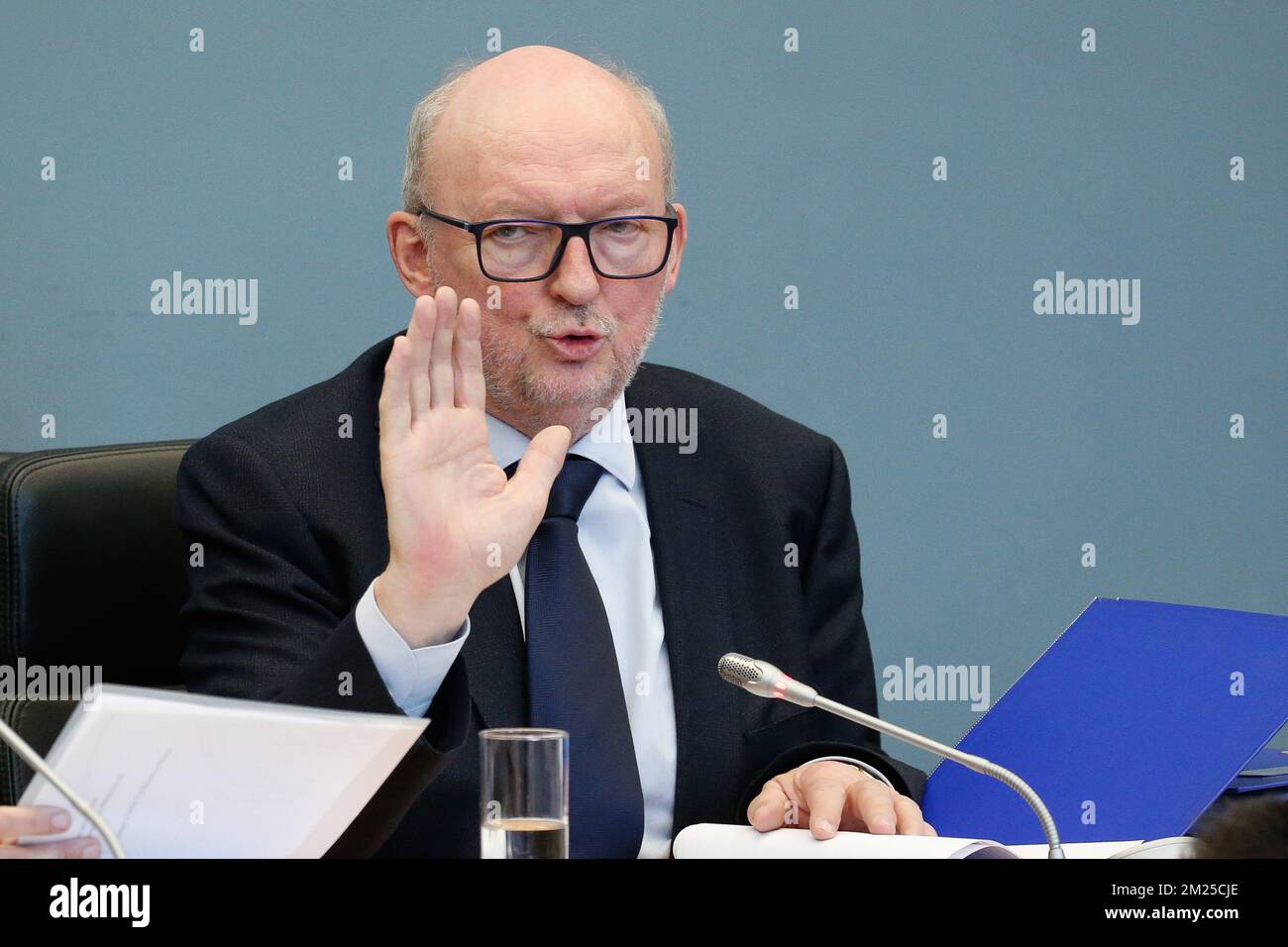 Publifin administrator Georges Pire takes the oath during a session of the  Publifin inquiry commission at the Walloon Parliament in Namur, on Tuesday  21 February 2017. BELGA PHOTO BRUNO FAHY Stock Photo - Alamy