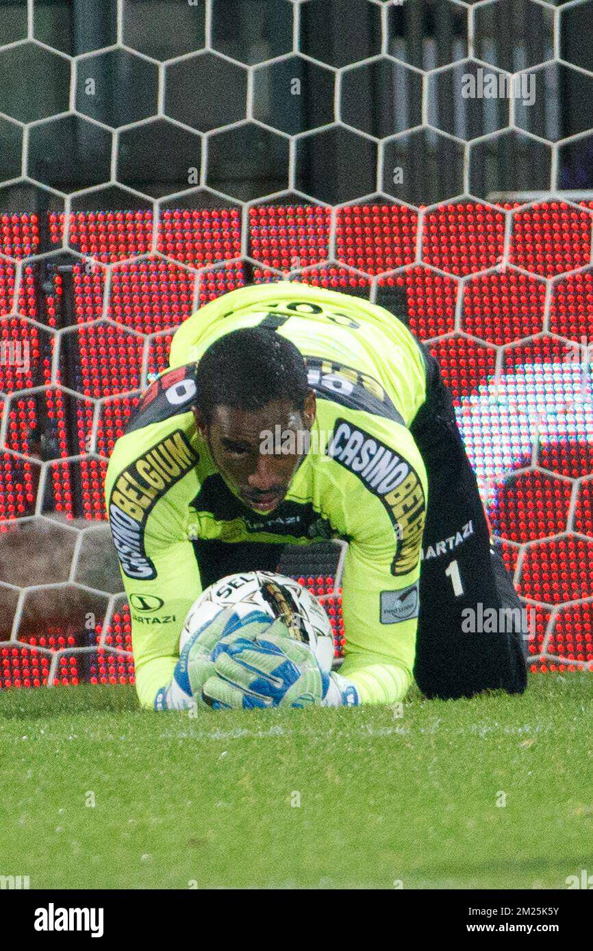 Lokeren's goalkeeper Barry Boubacar Copa catches the ball during the Jupiler Pro League match between KV Oostende and Sporting Lokeren, in Oostende, Saturday 04 March 2017, on day 29 of the Belgian soccer championship. BELGA PHOTO KURT DESPLENTER Stock Photo