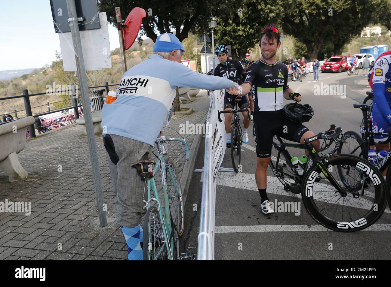 Mark cavendish of team dimension data hi-res stock photography and images -  Alamy