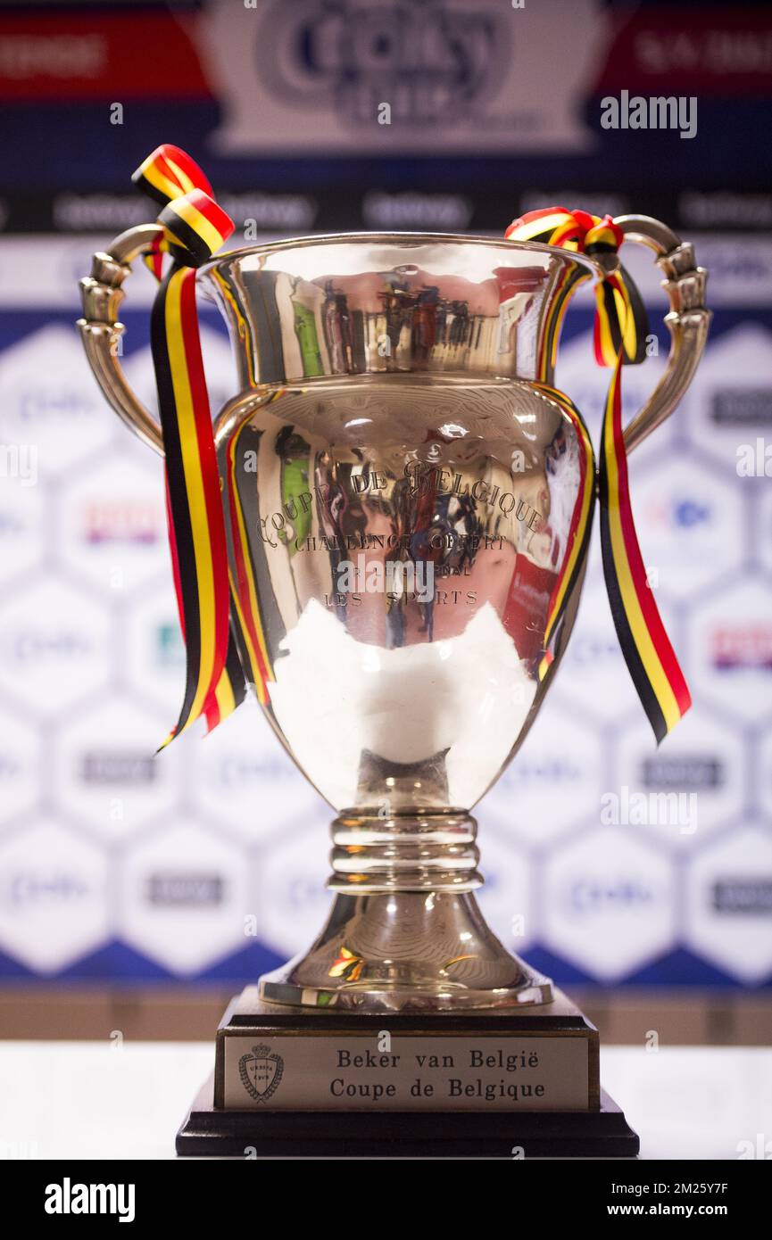 Medewerker Communicatie netwerk Compliment Illustration picture shows the 'Coupe de Belgique / Beker van Belgie'  during a press conference regarding tomorrow's Croky Cup soccer final  between SV Zulte Waregem and KV Oostende in Brussels, Friday 17