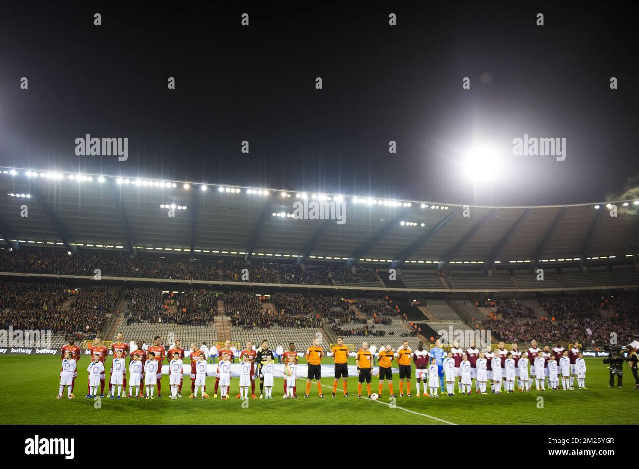 Oostende (L) and Zulte (R) teams at the start of Croky Cup soccer final between SV Zulte Waregem and KV Oostende, on Saturday 18 March 2017, in Brussels. BELGA PHOTO JASPER JACOBS Stock Photo