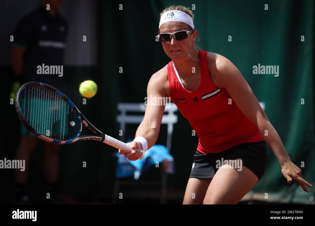 Belgian Kirsten Flipkens looks dejected during a tennis game between Belgian Kirsten Flipkens and Australian Samantha Stosur, in the first round of the women's tournament at the Roland Garros French Open tennis tournament, in Paris, France, Wednesday 31 May 2017. The main table Roland Garros Grand Slam takes place from 29 May to 11 June 2017. BELGA PHOTO VIRGINIE LEFOUR Stock Photo