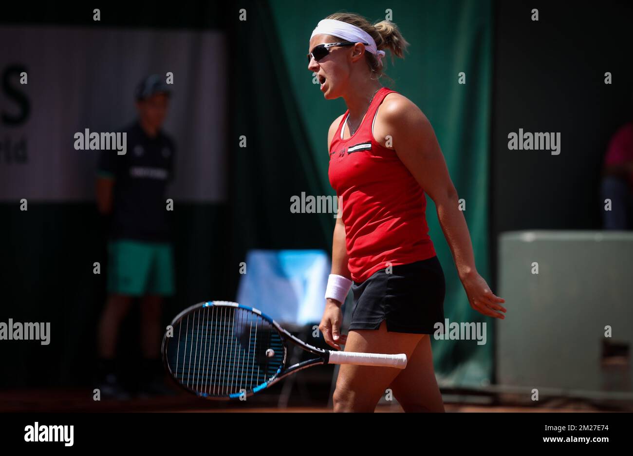 Belgian Kirsten Flipkens looks dejected during a tennis game between Belgian Kirsten Flipkens and Australian Samantha Stosur, in the first round of the women's tournament at the Roland Garros French Open tennis tournament, in Paris, France, Wednesday 31 May 2017. The main table Roland Garros Grand Slam takes place from 29 May to 11 June 2017. BELGA PHOTO VIRGINIE LEFOUR Stock Photo