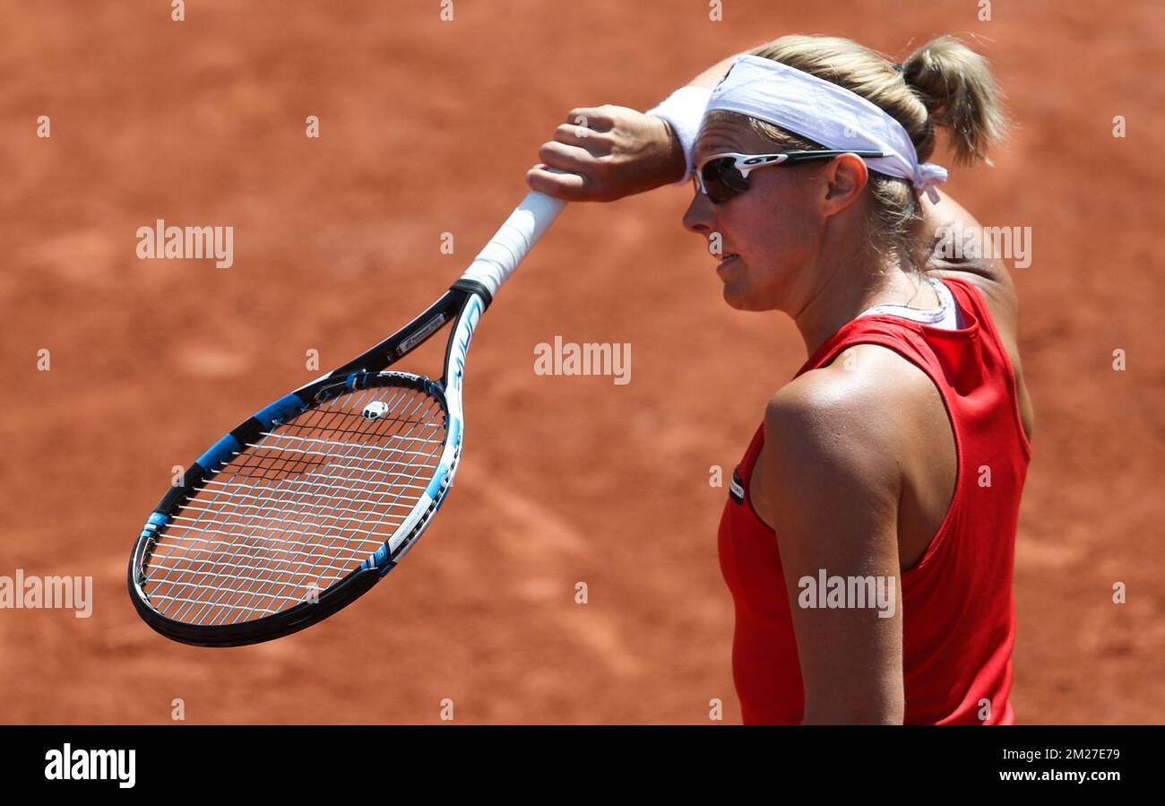 Belgian Kirsten Flipkens looks dejected during a tennis game between Belgian Kirsten Flipkens and Australian Samantha Stosur, in the first round of the women's tournament at the Roland Garros French Open tennis tournament, in Paris, France, Wednesday 31 May 2017. The main table Roland Garros Grand Slam takes place from 29 May to 11 June 2017. BELGA PHOTO VIRGINIE LEFOUR Stock Photo