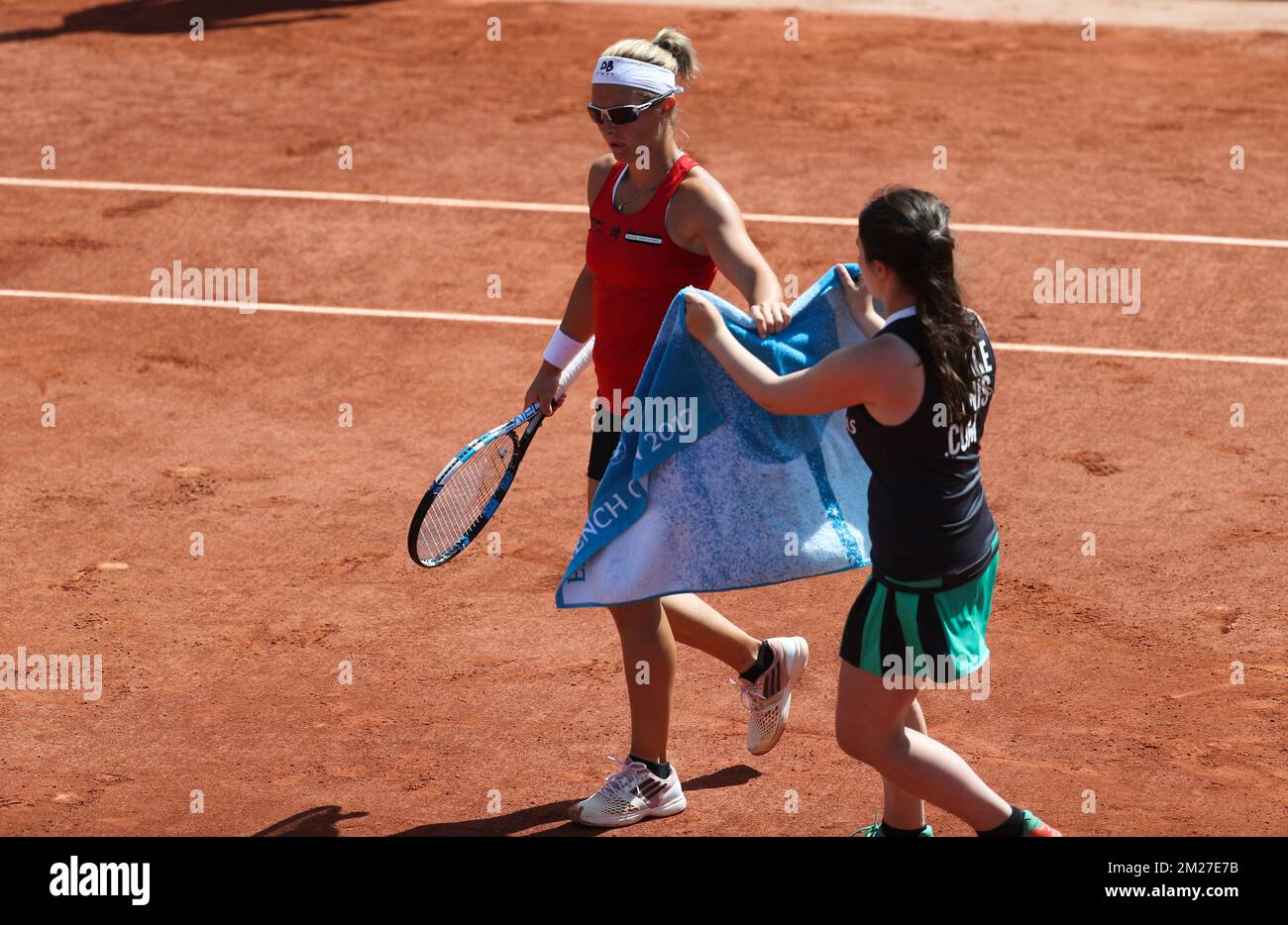 Belgian Kirsten Flipkens looks dejected during a tennis game between Belgian Kirsten Flipkens and Australian Samantha Stosur, in the first round of the women's tournament at the Roland Garros French Open tennis tournament, in Paris, France, Wednesday 31 May 2017. The main table Roland Garros Grand Slam takes place from 29 May to 11 June 2017. BELGA PHOTO VIRGINIE LEFOUR Stock Photo