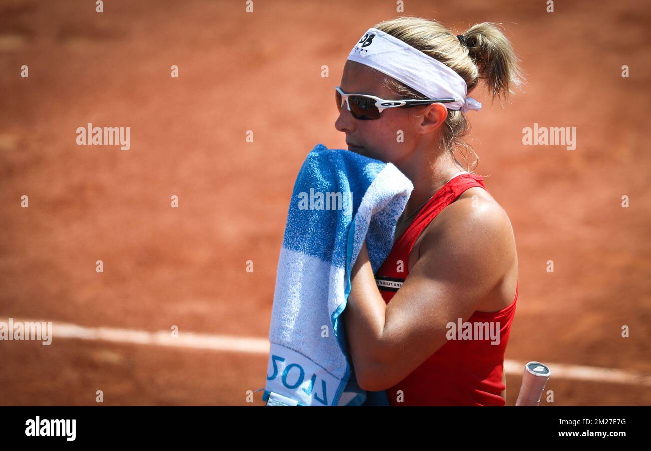 Belgian Kirsten Flipkens looks dejected during a tennis game between Belgian Kirsten Flipkens and Australian Samantha Stosur, in the first round of the women's tournament at the Roland Garros French Open tennis tournament, in Paris, France, Wednesday 31 May 2017. The main table Roland Garros Grand Slam takes place from 29 May to 11 June 2017. BELGA PHOTO VIRGINIE LEFOUR Stock Photo